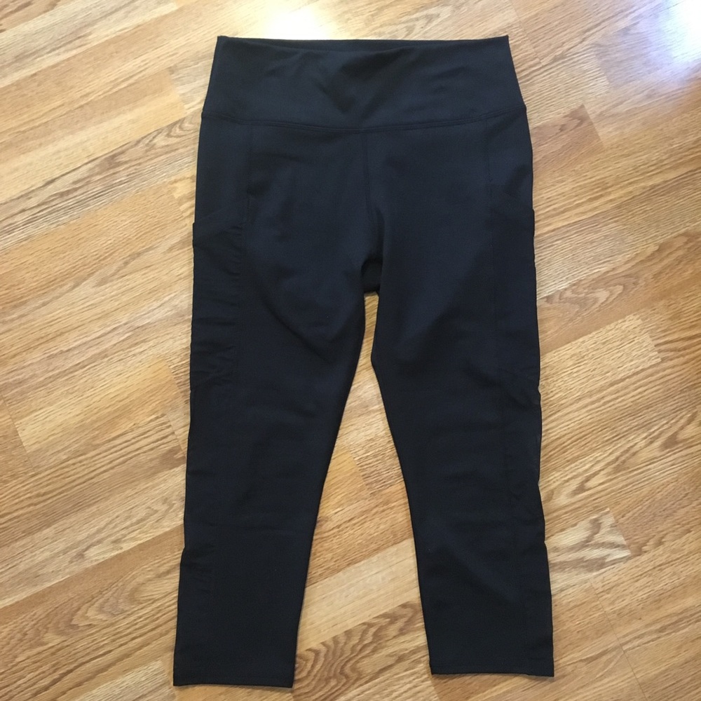 NWOT Fabletics high-waist mesh legging Capri -M